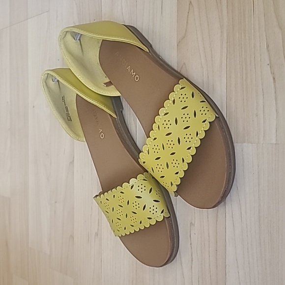 Andiamo Apaula Yellow Faux Leather Slip On Flats Sandals, Womens 5.5 - Picture 3 of 7